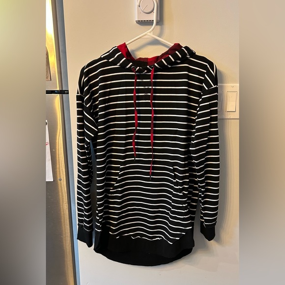 Sweaters - Picture 7 of 7